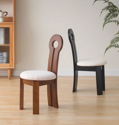 Hotel Restaurante Mobiliário Confortável Cadeira de jantar de madeira maciça com almofada de tecido W40*D47*H90CM