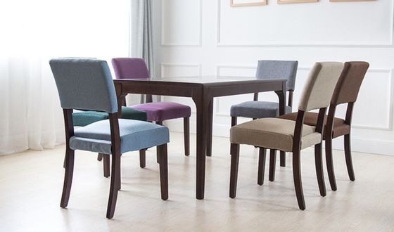 Cadeira de jantar de madeira maciça de tecido colorido perfeita para mobiliário de hotel / sala de jantar / restaurante