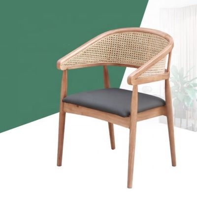 Cadeira de Rattan de Madeira Moderna para sala de estar e acessível em estilo de design