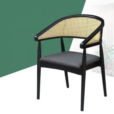 Cadeira de Rattan de Madeira Moderna para sala de estar e acessível em estilo de design
