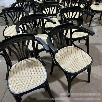 Cadeiras de madeira de design moderno com base reclinável e estofamento de couro PU em estilo nórdico