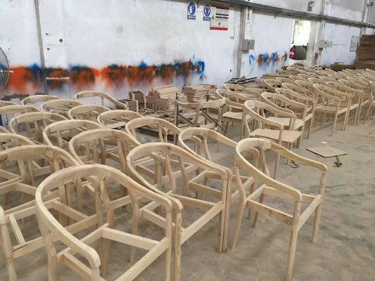 Assento de braço de madeira maciça cadeira de jantar em estilo banquete clássico para casamento de hotel