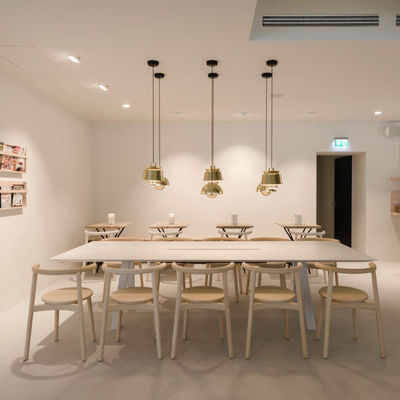 Casa Móveis Sala de estar nórdica Cadeira de jantar de madeira maciça com encosto e acabamento nitrolacque