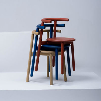 Casa Móveis Sala de estar nórdica Cadeira de jantar de madeira maciça com encosto e acabamento nitrolacque