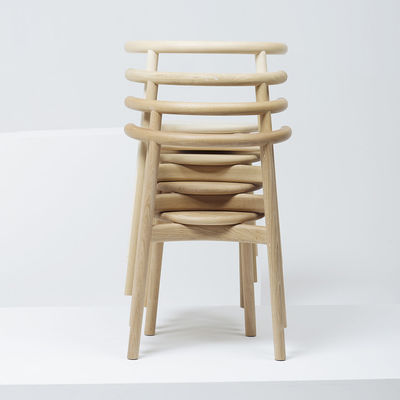 Casa Móveis Sala de estar nórdica Cadeira de jantar de madeira maciça com encosto e acabamento nitrolacque