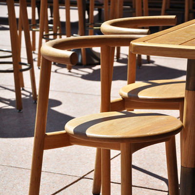 Casa Móveis Sala de estar nórdica Cadeira de jantar de madeira maciça com encosto e acabamento nitrolacque