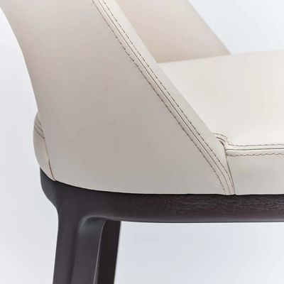 Cadeira de braço de couro de madeira maciça PU personalizada para cafés e restaurantes 2023