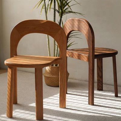 Cadeira de refeição de pernas de madeira negra maciça com estilo clássico de encosto em forma de U e estilo de cadeira de elevação