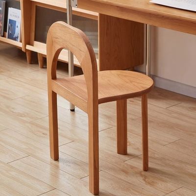 Cadeira de refeição de pernas de madeira negra maciça com estilo clássico de encosto em forma de U e estilo de cadeira de elevação