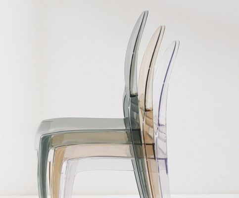 Cadeira de jantar empilhável moderna feita de material de PC transparente para empilhável em sala de estar de hotel café