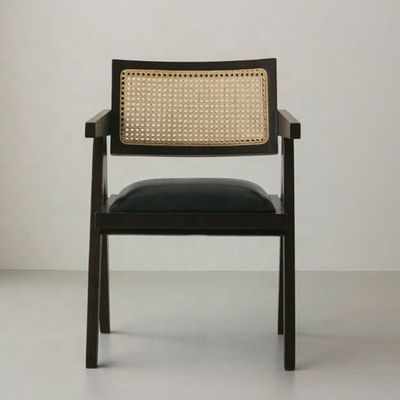 Design específico de cadeira de jantar Mobiliário doméstico Cadeira de rotão com embalagem de correio e madeira maciça estofada