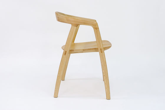 Restaurante Cadeira de jantar de madeira maciça com acabamento de nitrolacque em noz/natural/preto