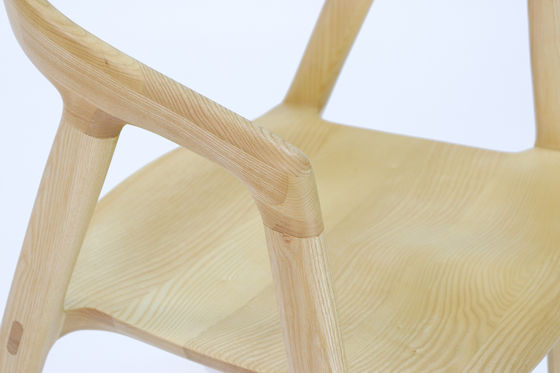 Restaurante Cadeira de jantar de madeira maciça com acabamento de nitrolacque em noz/natural/preto