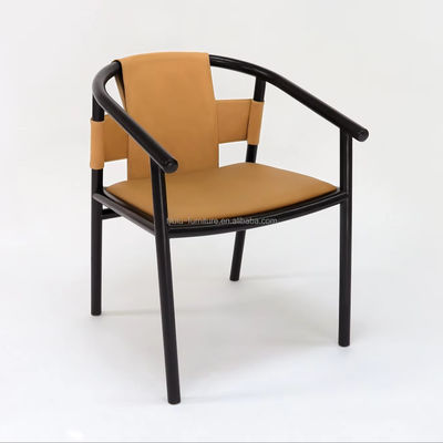 Cadeira de refeição específica Estrutura de madeira maciça Lounge de lazer Accent Cadeiras de braço com couro de sela marrom