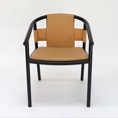 Cadeira de refeição específica Estrutura de madeira maciça Lounge de lazer Accent Cadeiras de braço com couro de sela marrom