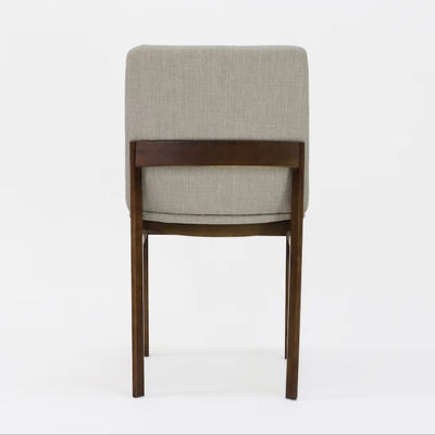 Cadeira de jantar de madeira maciça de acabamento de nitrolacquer de estilo moderno com estofamento e braço de acento