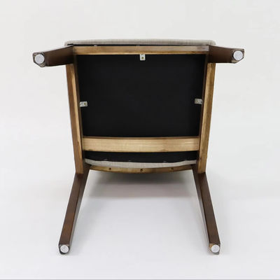 Cadeira de jantar de madeira maciça de acabamento de nitrolacquer de estilo moderno com estofamento e braço de acento