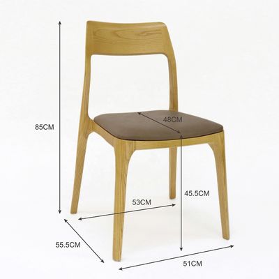 Sala de jantar moderna nórdica Estrutura de madeira maciça Cadeira de couro de jantar empilhável Design intemporal e clássico