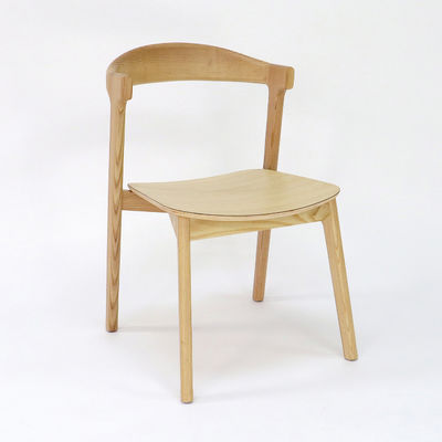 Atualize seu restaurante ou hotel com cadeira de jantar de madeira maciça em material de estrutura de madeira de cinza / borracha