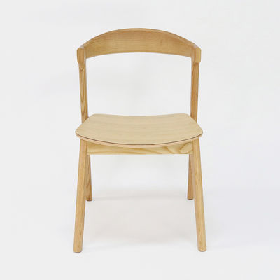 Atualize seu restaurante ou hotel com cadeira de jantar de madeira maciça em material de estrutura de madeira de cinza / borracha