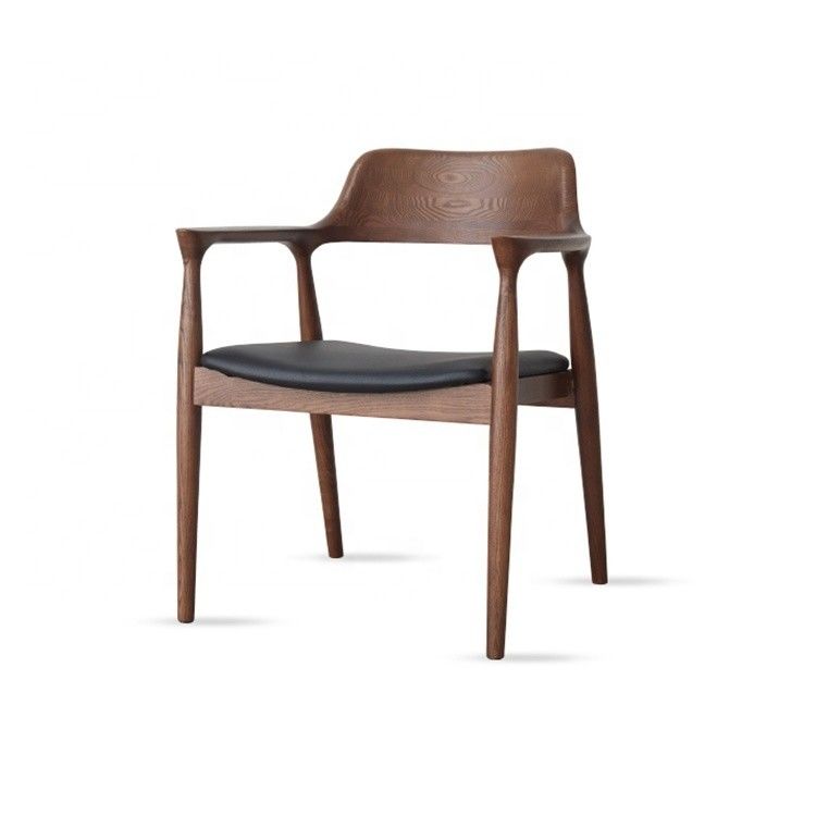Mobiliário de sala de jantar Couro preto moderno estofado Material de madeira Cadeira de jantar com estofamento e design