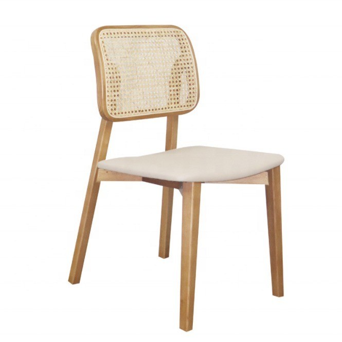 Cadeira de refeição de rotão de madeira de estilo nórdico para interiores modernos