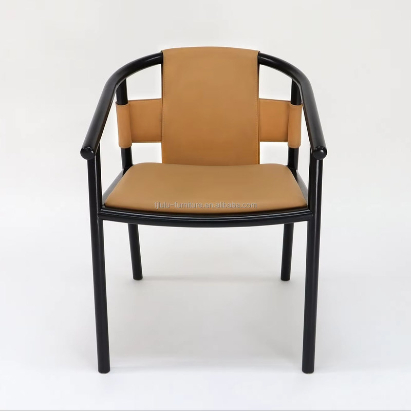 Cadeira de refeição específica Estrutura de madeira maciça Lounge de lazer Accent Cadeiras de braço com couro de sela marrom